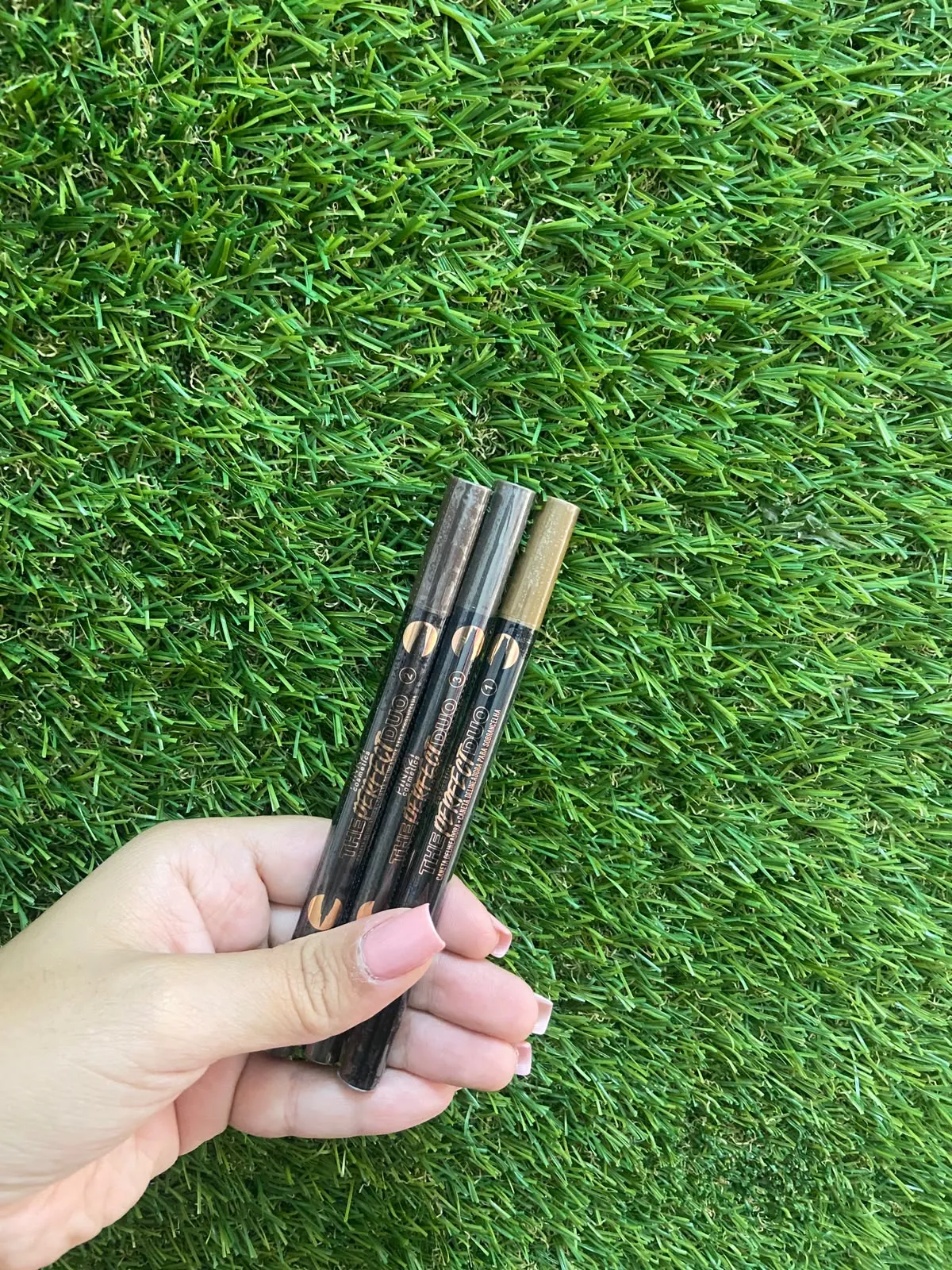 Caneta 2 em 1 Delineador e Sobrancelha